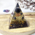 Pyramide d'orgone de quartz rose avec crayon de quartz clair, pyramide d'orgone de cristal.