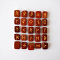 Conjuntos de runas de jaspe rojo con bolsa de terciopelo negro y tarjeta de runas, conjunto de runas Futhrak del anciano