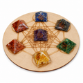 Un ensemble de 7 pyramides d'orgone bébé chakra pour la guérison d'orgone, l'équilibrage des chakras de guérison Reiki ~ pyramide d'orgone en cristal