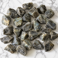Piedras naturales en bruto de labradorita Piedras en bruto de labradorita de 1 pulgada, trozos de cristal en bruto en tamaño de paquete de 4 oz, 1/2 lb, 1 lb.