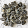 Piedras naturales en bruto de labradorita Piedras en bruto de labradorita de 1 pulgada, trozos de cristal en bruto en tamaño de paquete de 4 oz, 1/2 lb, 1 lb.