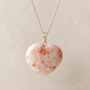 Colgante de corazón de cristal de piedra solar real, collares en forma de corazón genuinos, dije de piedra preciosa pulida