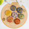 Conjunto de cristal redondo de chakra pulido, piedras grabadas reales 7 piezas de piedras preciosas de colores en caja de madera de tablero de rejilla,