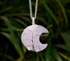 Colgante envuelto en alambre de plata de luna de cuarzo rosa, piedra preciosa envuelta en plata de luna ~ colgante de luna de cristal.